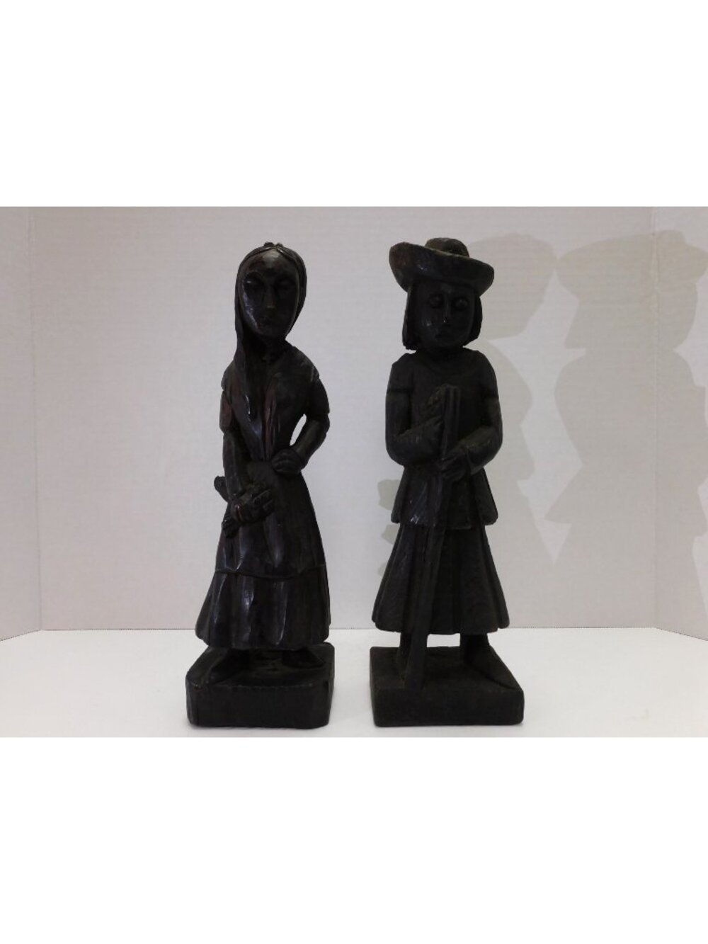 Vintage Verbon Hand Carved Man & Woman Collectible Solid Wood Figures DW345
